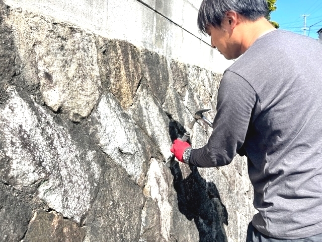 広島市の住宅擁壁の補修工事中の写真